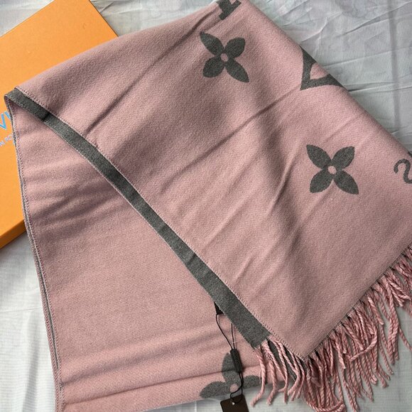 Louis Vuitton Reversible Tassel Scarf - Picture 5 of 5